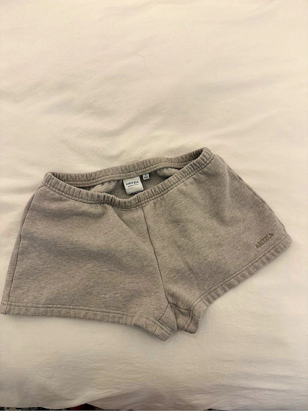 Aritzia Cozy Sweatfleece Boyfriend Lo-Rise Mini Short Small - Heather Ecru